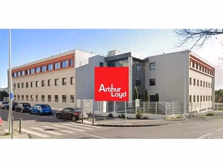 location bureaux 430 m² à 877 m²