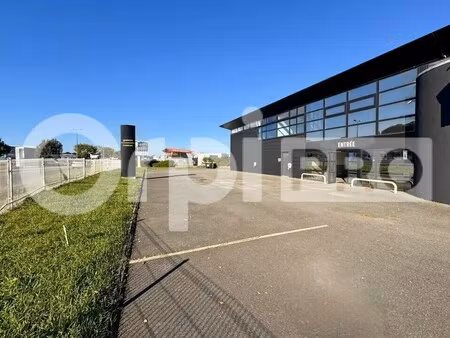 location commerce 744 m²