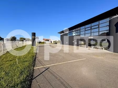 location commerce aytre 17440 744m²