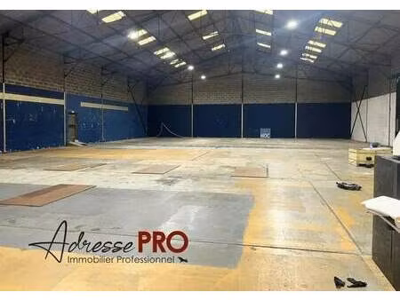 location commerce 1 060 m²