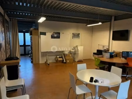location commerce 65 m²