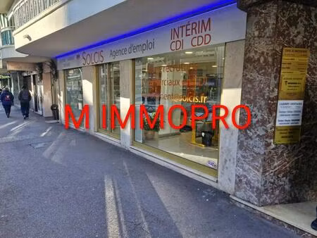 location commerce 100 m²