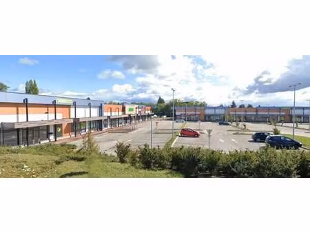 location commerce 300 m²