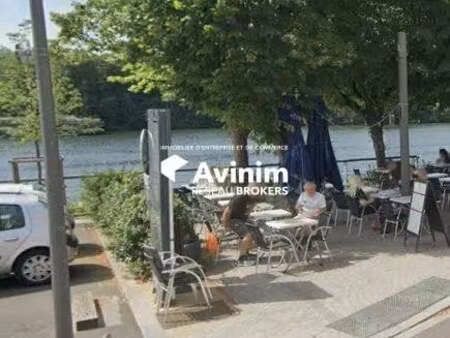 location commerce 131 m²