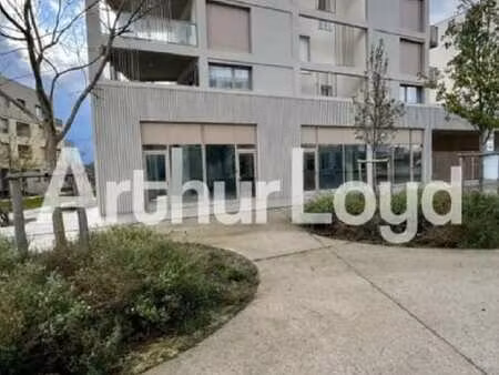 location commerce 168 m²