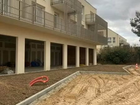 location commerce 331 m²