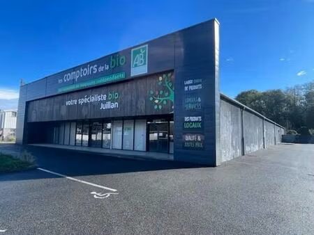 location commerce 1 558 m²