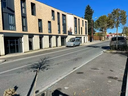 location commerce 170 m²