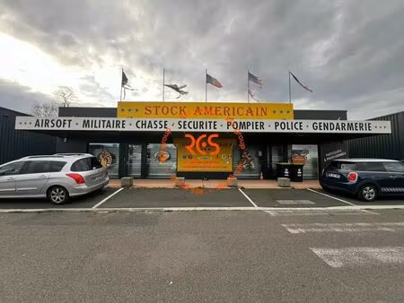 location commerce 260 m²