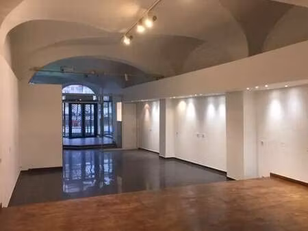 location commerce 164 m²