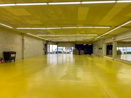location commerce orange 84100 602m²