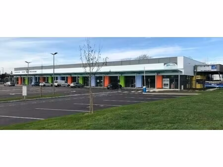 location commerce 307 m²