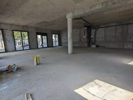 location commerce 131 m²