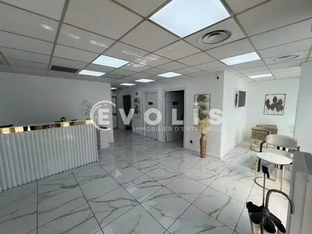 location commerce 155 m²