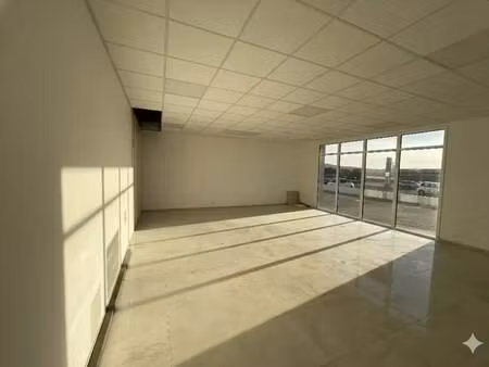 location commerce sollies pont 83210 99m²