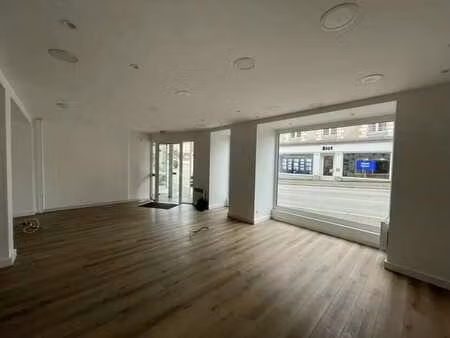 location commerce 72 m²