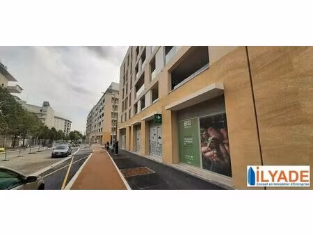 location commerce aix en provence 13100 232m²