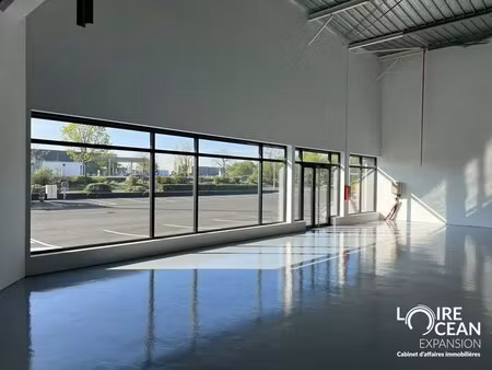location commerce angers 49000 601m²