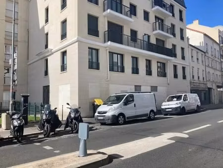 location commerce 73 m²