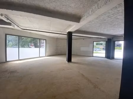 location commerce 183 m²
