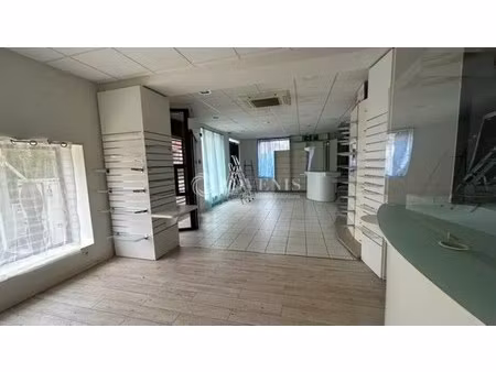 location commerce 113 m²