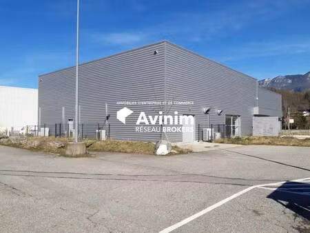 location commerce 886 m²