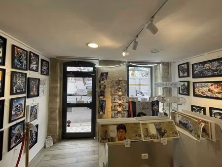 location commerce 70 m²