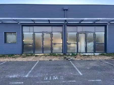 location commerce chatillon le duc 25870 178m²