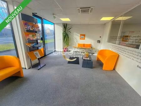 location commerce 220 m²