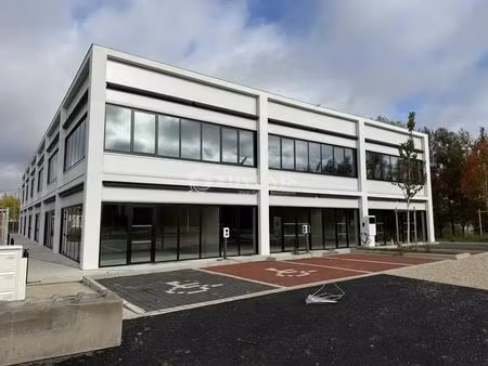 location commerce 104 m² à 1 763 m²