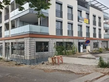 location commerce 301 m²