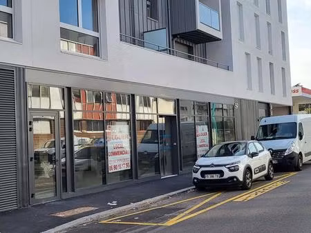 location commerce 197 m²