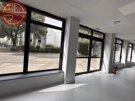 location commerce 396 m²