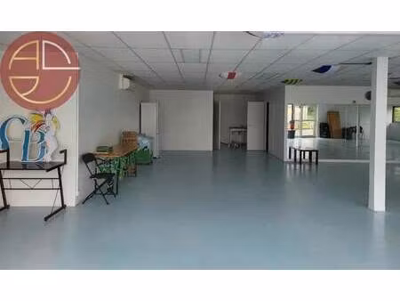 location commerce l union 31240 212m²