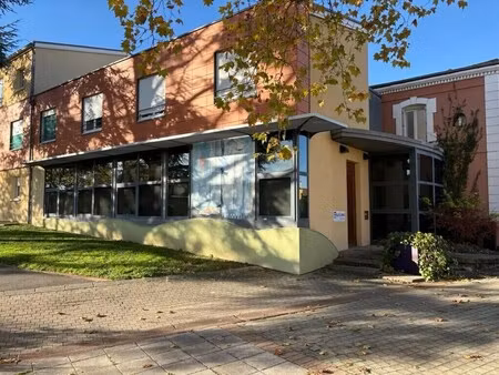 location commerce 130 m²