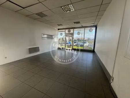 location commerce 143 m²
