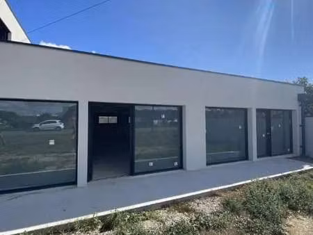 location commerce 137 m²