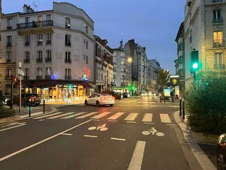 location commerce 54 m²