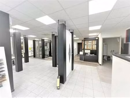 location commerce saint vit 25410 518m²