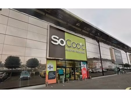 location commerce 494 m²