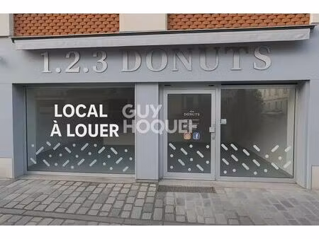 location commerce 66 m²