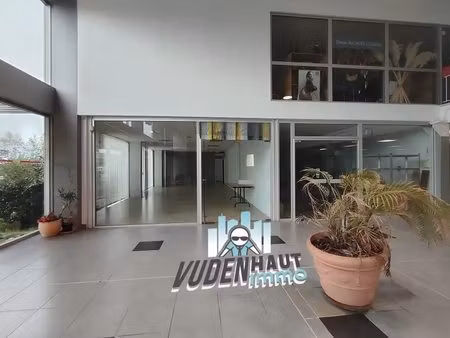 location commerce 300 m²