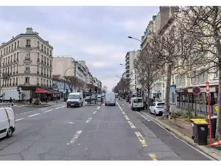 location commerce 27 m²