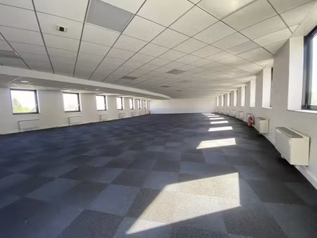 location bureaux 560 m² à 3 620 m²
