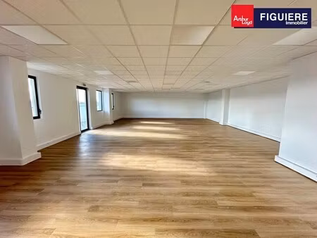 location bureaux 139 m² à 812 m²