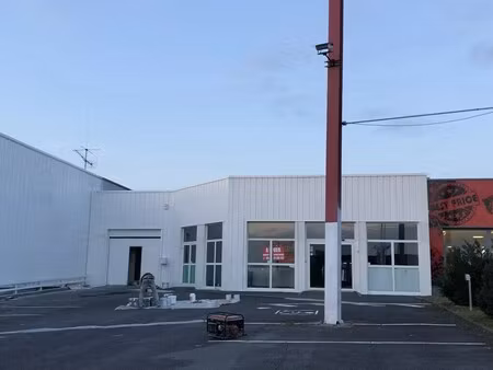 location commerce 800 m²