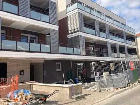 location commerce 272 m²