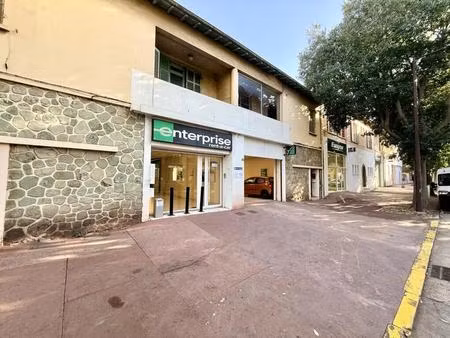 location commerce 186 m²
