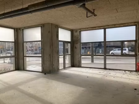 location commerce 124 m²