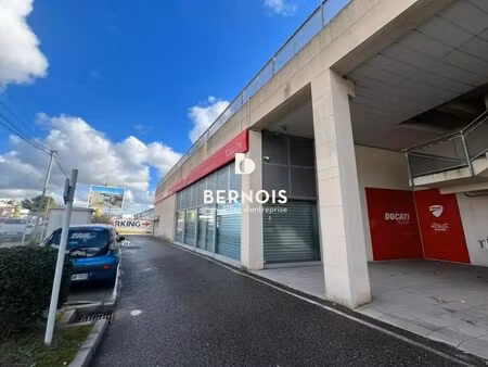 location commerce 547 m²